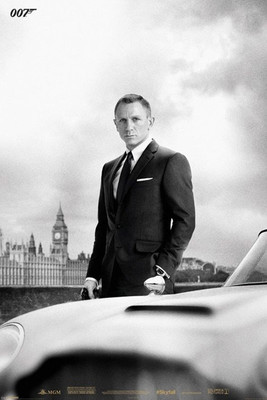 Pyramid International Maxi Poster - James Bond & DB5 Skyfall