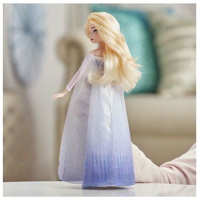 Disney Frozen 2 E8880 Şarkı Söyleyen Kraliçe Elsa Bebek