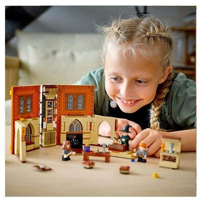 Lego Harry Potter 76382 Hogwarts Anısı: Biçim Değiştirme Dersi Yapım Seti