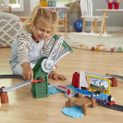 Thomas & Friends Açılır Köprü Macerası Motorlu Trenli Set
