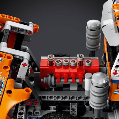 LEGO Technic Ağır Yük Çekici Kamyonu 42128