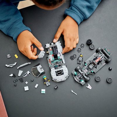 LEGO Speed Champions Mercedes-AMG F1 W12 E Performance ve Mercedes