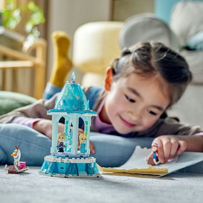 Lego Disney Anna ve Elsa'nın Sihirli Atlıkarıncası 43218