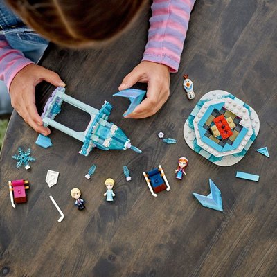 Lego Disney Anna ve Elsa'nın Sihirli Atlıkarıncası 43218