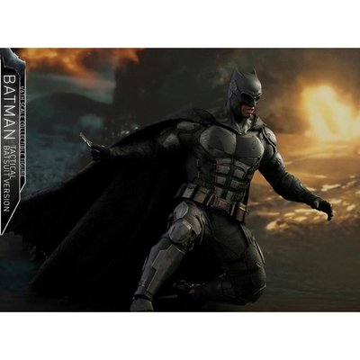 Hot Toys JL Batman Tactical Suit Sixth Scale Figure | D&R