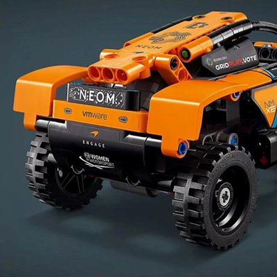 Lego Technic NEOM McLaren Extreme E Yarış Arabası 42166