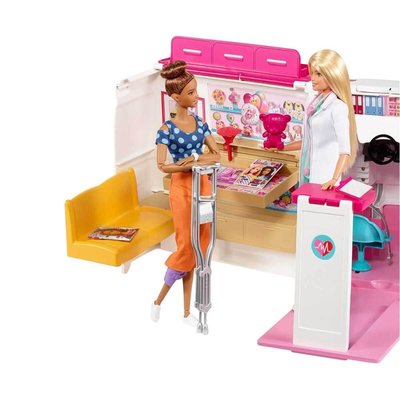 Barbie'nin Yeni Ambulansı