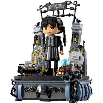 Lego Wednesday Addams Figürü 4 76780