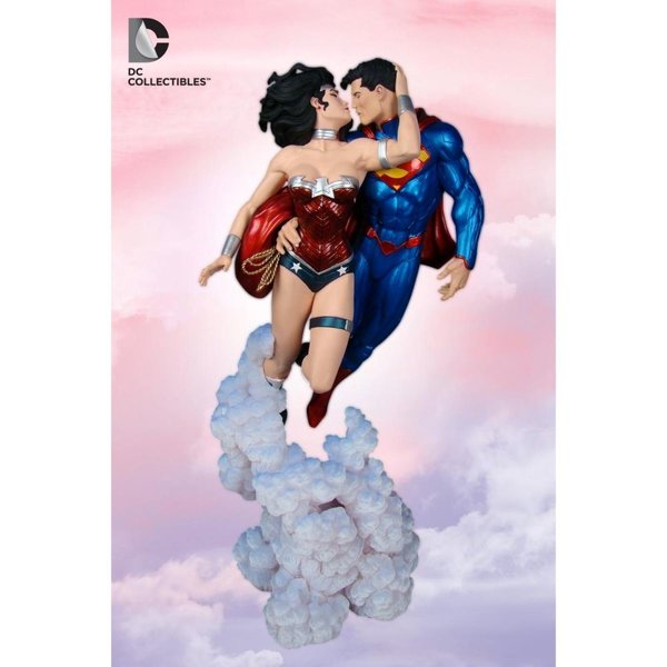 Dc Collectibles Superman & Wonder Woman The Kiss Statue
