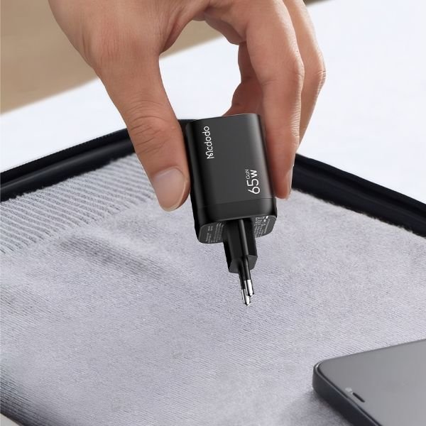 Mcdodo CH-8590 YGS 65W Dijital Ekranlı USB-A USB-C Hızlı Şarj Adaptörü