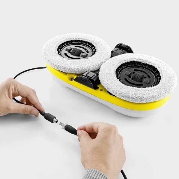 Karcher RCW 2 Cam Silme Robotu