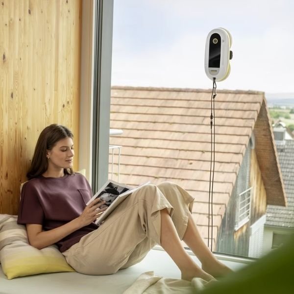 Karcher RCW 2 Cam Silme Robotu