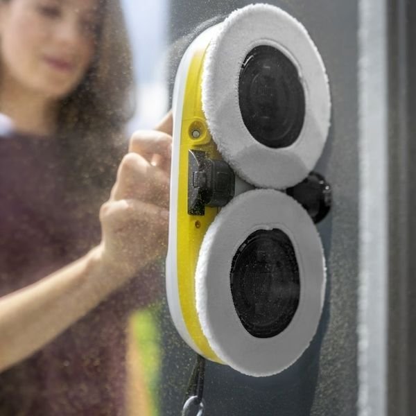 Karcher RCW 2 Cam Silme Robotu